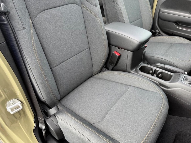 Jeep Wrangler Vehicle Full-screen Gallery Image 17