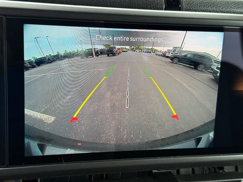 Jeep Wrangler Vehicle Full-screen Gallery Image 23