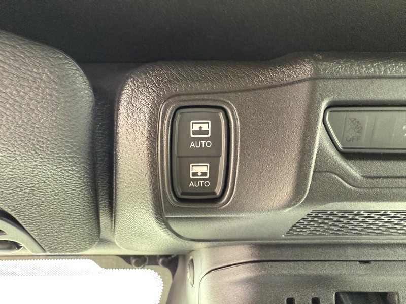 Jeep Wrangler Vehicle Full-screen Gallery Image 27