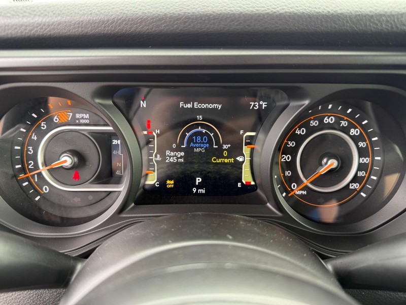 Jeep Wrangler Vehicle Full-screen Gallery Image 28