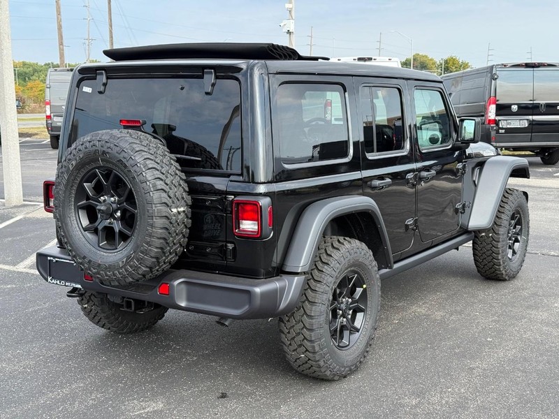 Jeep Wrangler Vehicle Full-screen Gallery Image 3