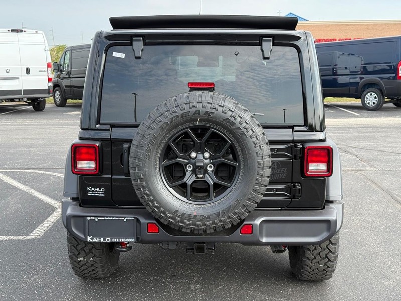 Jeep Wrangler Vehicle Full-screen Gallery Image 4