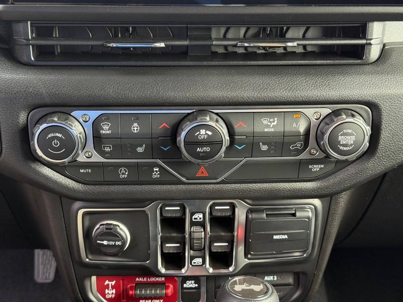 Jeep Wrangler Vehicle Full-screen Gallery Image 27