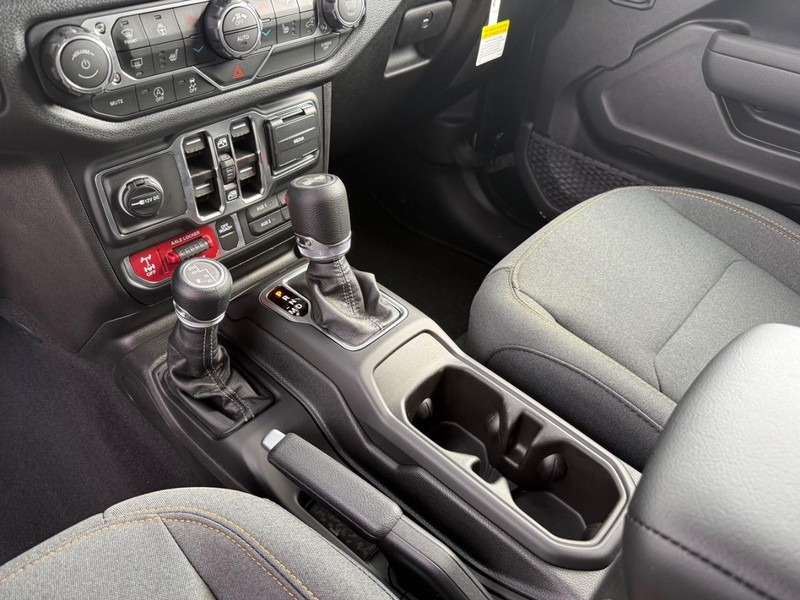 Jeep Wrangler Vehicle Full-screen Gallery Image 28