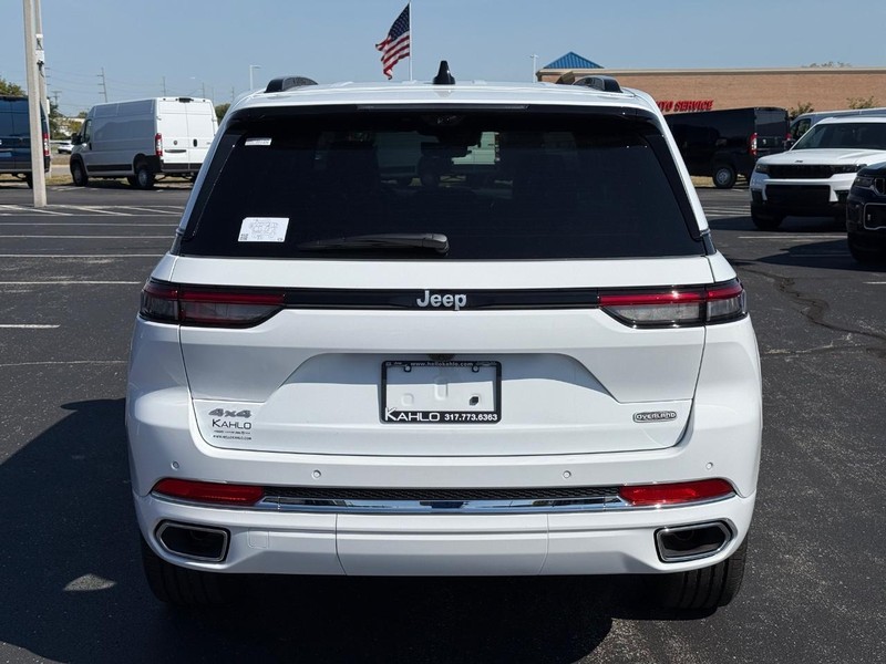 Jeep Grand Cherokee Vehicle Full-screen Gallery Image 4