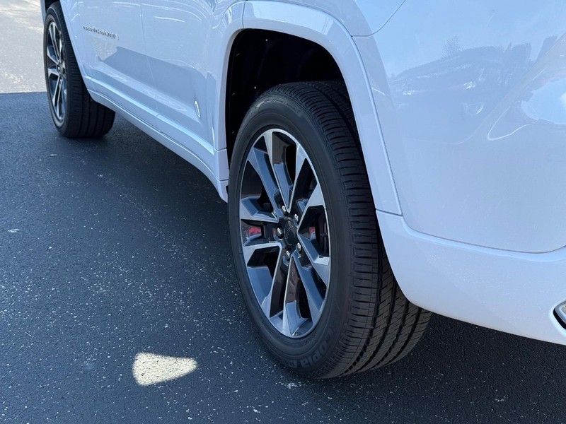 Jeep Grand Cherokee Vehicle Full-screen Gallery Image 6