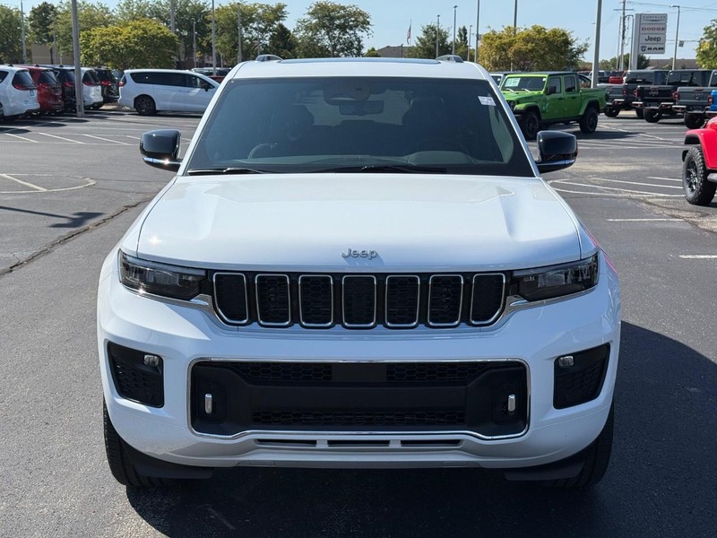 Jeep Grand Cherokee Vehicle Full-screen Gallery Image 10