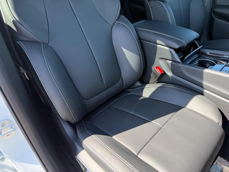 Jeep Grand Cherokee Vehicle Full-screen Gallery Image 17