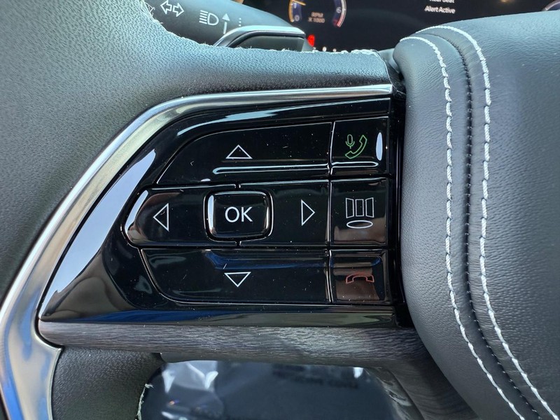 Jeep Grand Cherokee Vehicle Full-screen Gallery Image 21