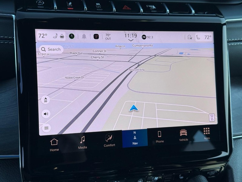 Jeep Grand Cherokee Vehicle Full-screen Gallery Image 25