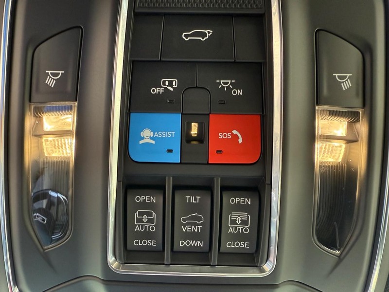 Jeep Grand Cherokee Vehicle Full-screen Gallery Image 30