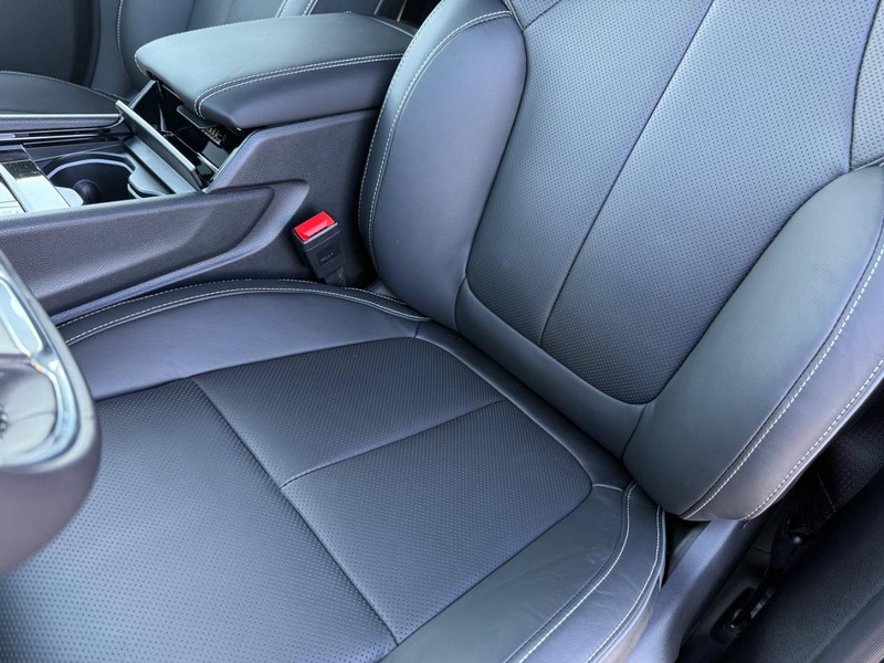 Jeep Grand Cherokee Vehicle Full-screen Gallery Image 33