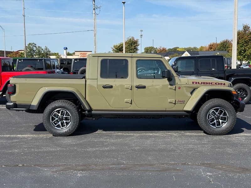 Jeep Gladiator Vehicle Full-screen Gallery Image 2