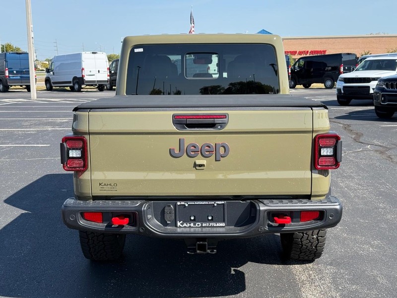 Jeep Gladiator Vehicle Full-screen Gallery Image 4