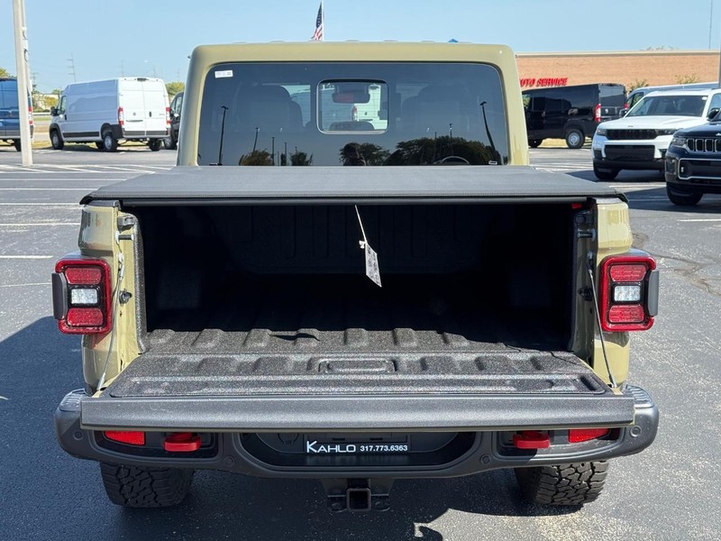 Jeep Gladiator Vehicle Full-screen Gallery Image 7