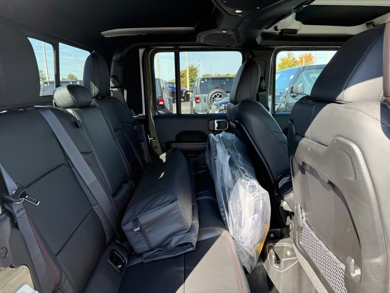 Jeep Gladiator Vehicle Full-screen Gallery Image 10