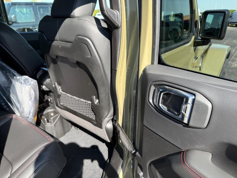 Jeep Gladiator Vehicle Full-screen Gallery Image 11