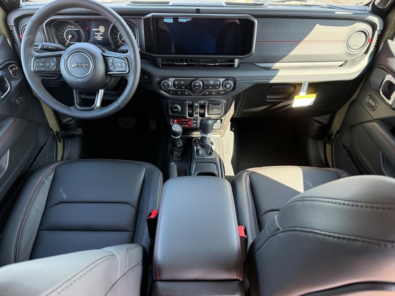 Jeep Gladiator Vehicle Full-screen Gallery Image 12