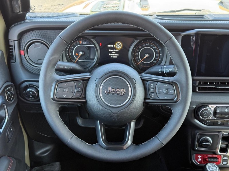 Jeep Gladiator Vehicle Full-screen Gallery Image 13