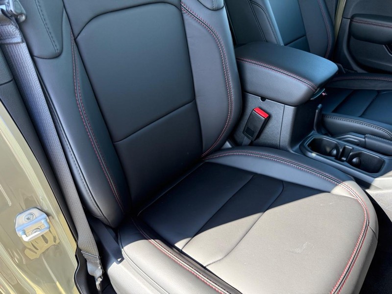 Jeep Gladiator Vehicle Full-screen Gallery Image 15