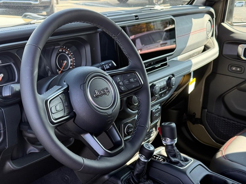 Jeep Gladiator Vehicle Full-screen Gallery Image 18