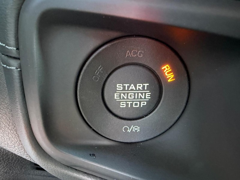 Jeep Gladiator Vehicle Full-screen Gallery Image 21