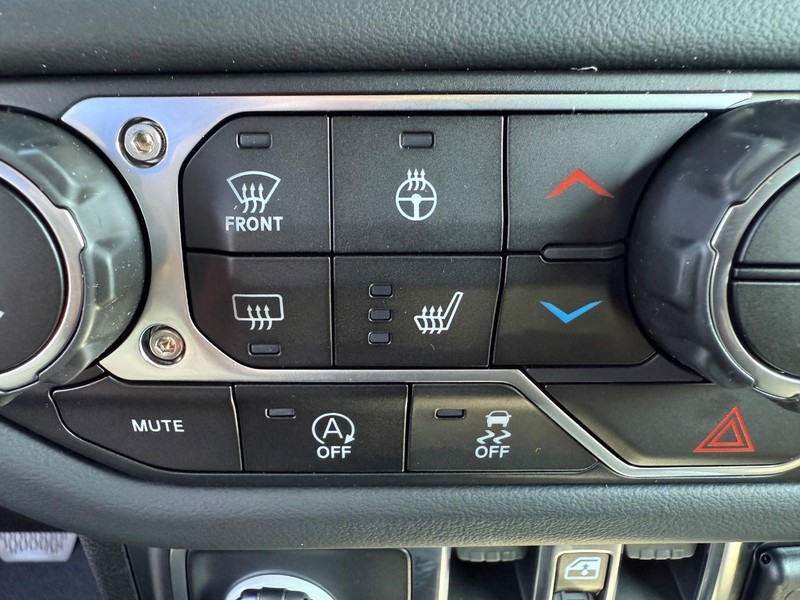 Jeep Gladiator Vehicle Full-screen Gallery Image 22