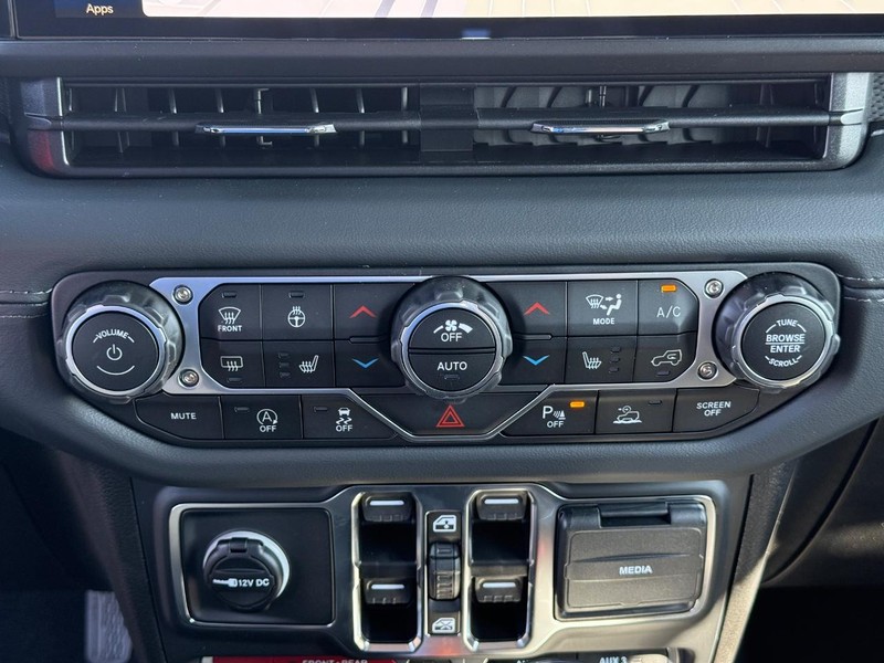 Jeep Gladiator Vehicle Full-screen Gallery Image 25