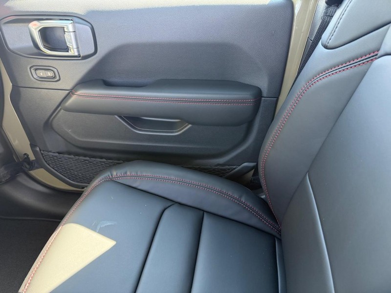 Jeep Gladiator Vehicle Full-screen Gallery Image 27