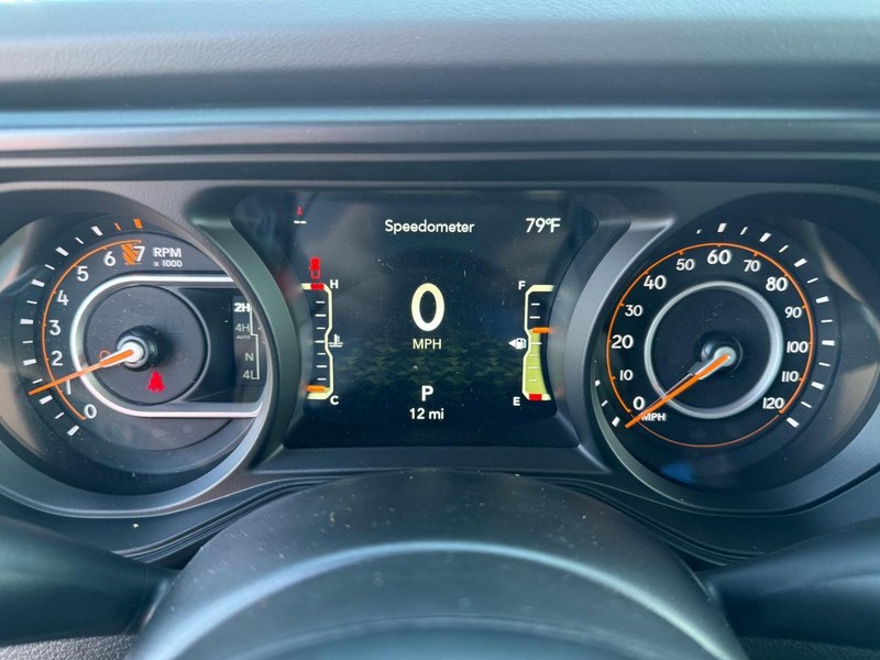 Jeep Gladiator Vehicle Full-screen Gallery Image 28