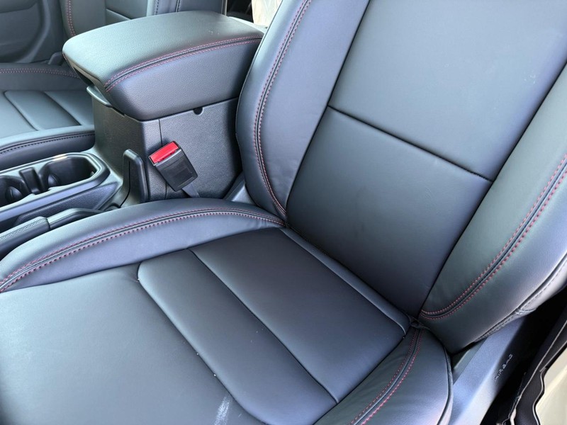 Jeep Gladiator Vehicle Full-screen Gallery Image 30