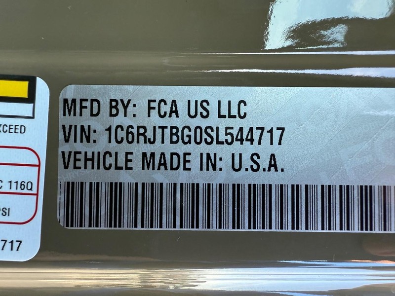 Jeep Gladiator Vehicle Full-screen Gallery Image 31