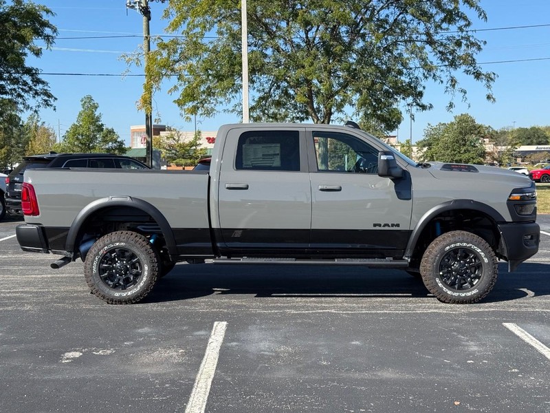 Ram 2500 Vehicle Full-screen Gallery Image 2