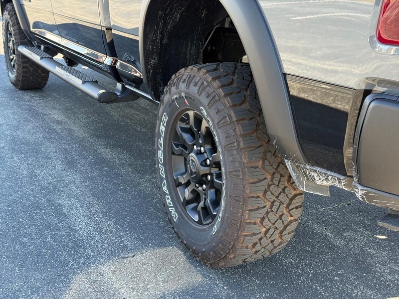 Ram 2500 Vehicle Full-screen Gallery Image 6