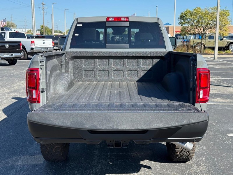 Ram 2500 Vehicle Full-screen Gallery Image 7