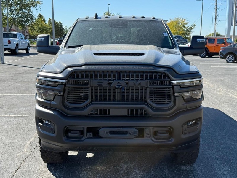 Ram 2500 Vehicle Full-screen Gallery Image 9