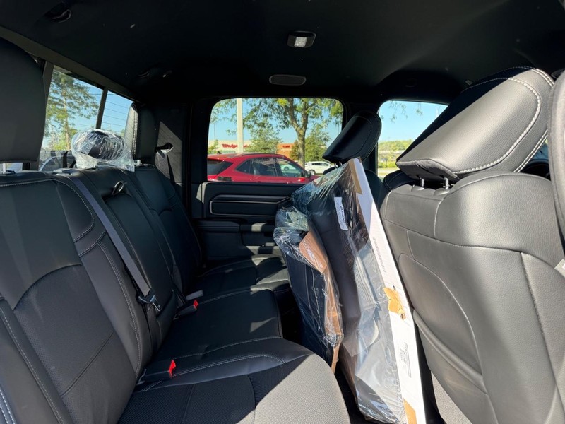 Ram 2500 Vehicle Full-screen Gallery Image 10