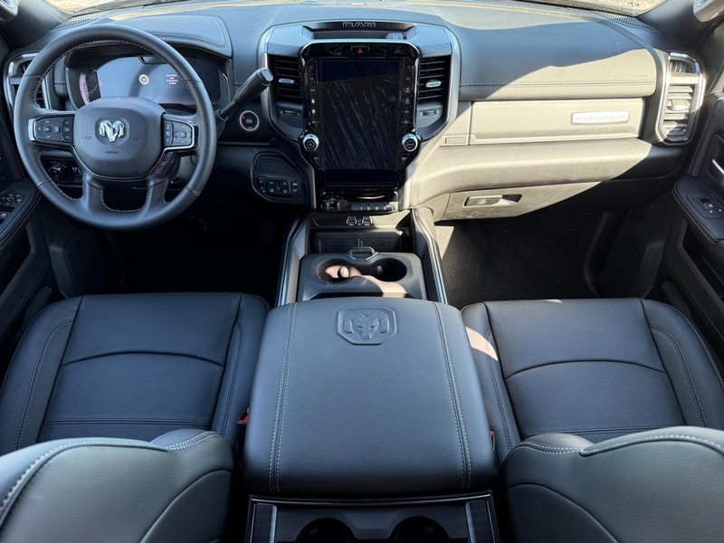 Ram 2500 Vehicle Full-screen Gallery Image 12