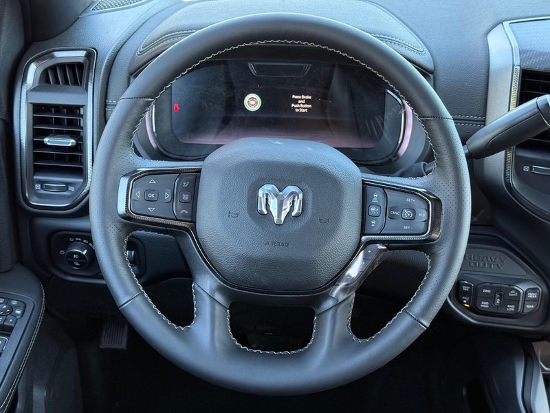 Ram 2500 Vehicle Full-screen Gallery Image 13