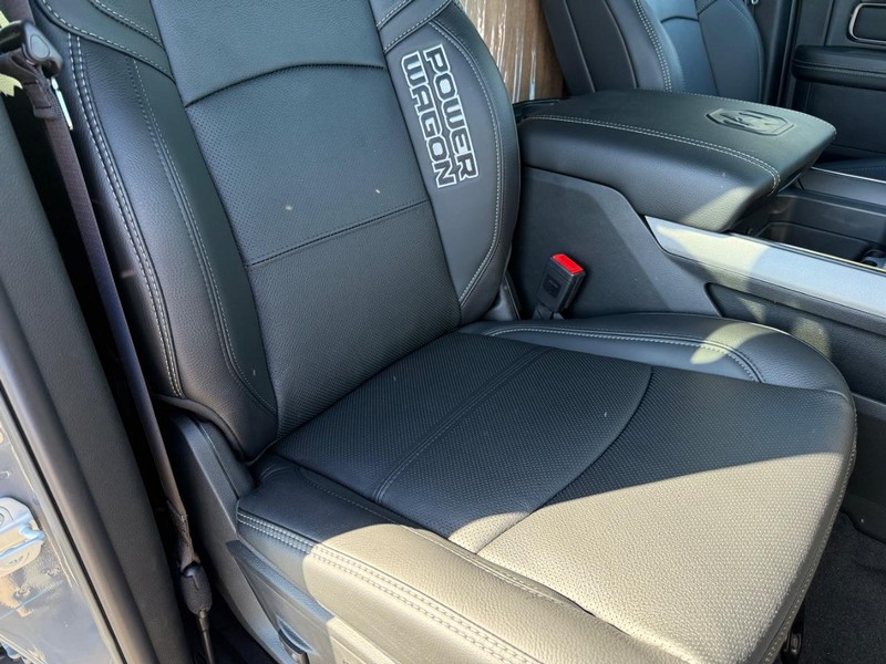 Ram 2500 Vehicle Full-screen Gallery Image 15