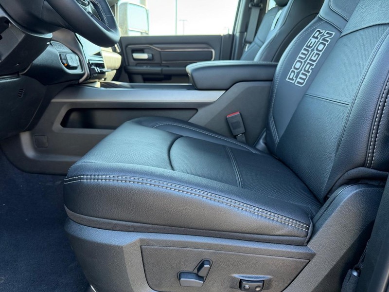 Ram 2500 Vehicle Full-screen Gallery Image 17