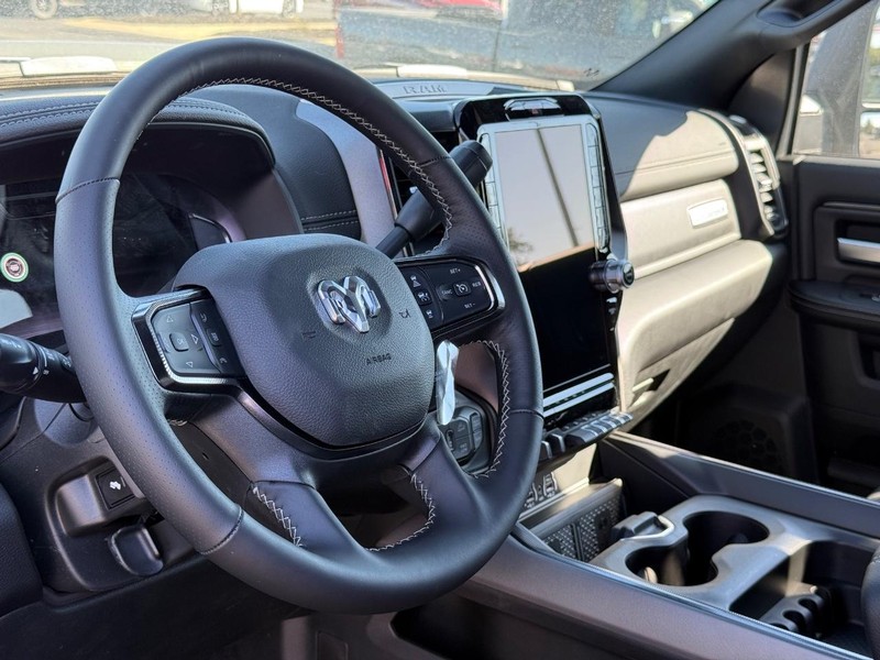 Ram 2500 Vehicle Full-screen Gallery Image 18