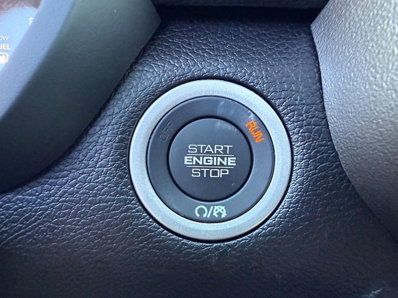 Ram 2500 Vehicle Full-screen Gallery Image 21