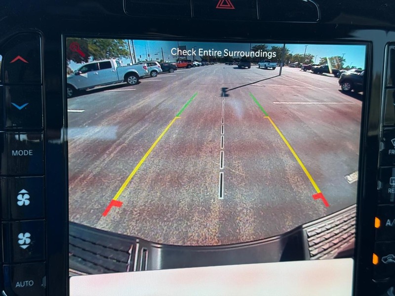 Ram 2500 Vehicle Full-screen Gallery Image 24