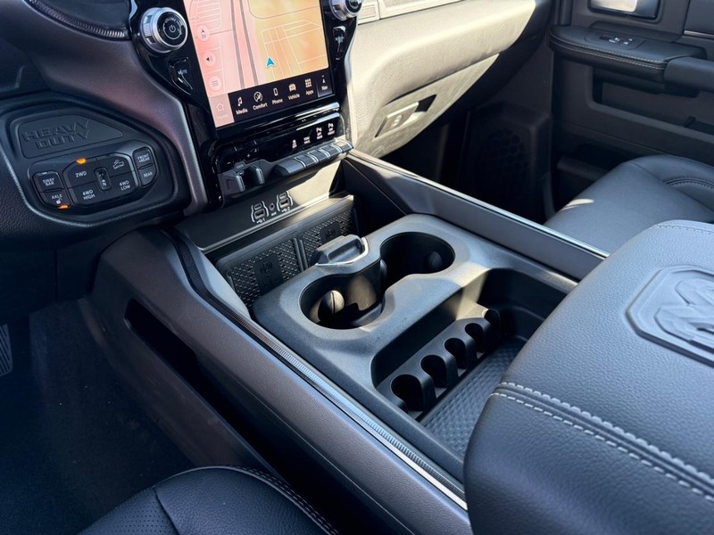 Ram 2500 Vehicle Full-screen Gallery Image 25