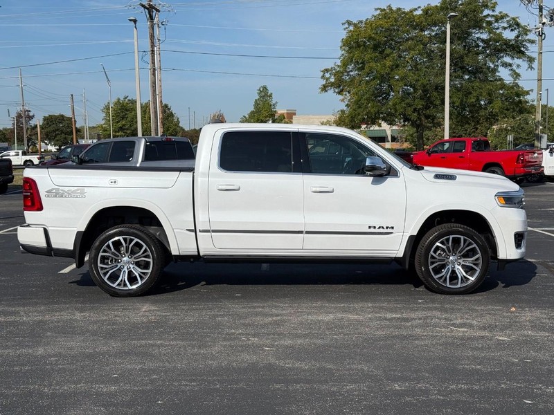 Ram 1500 Vehicle Full-screen Gallery Image 2