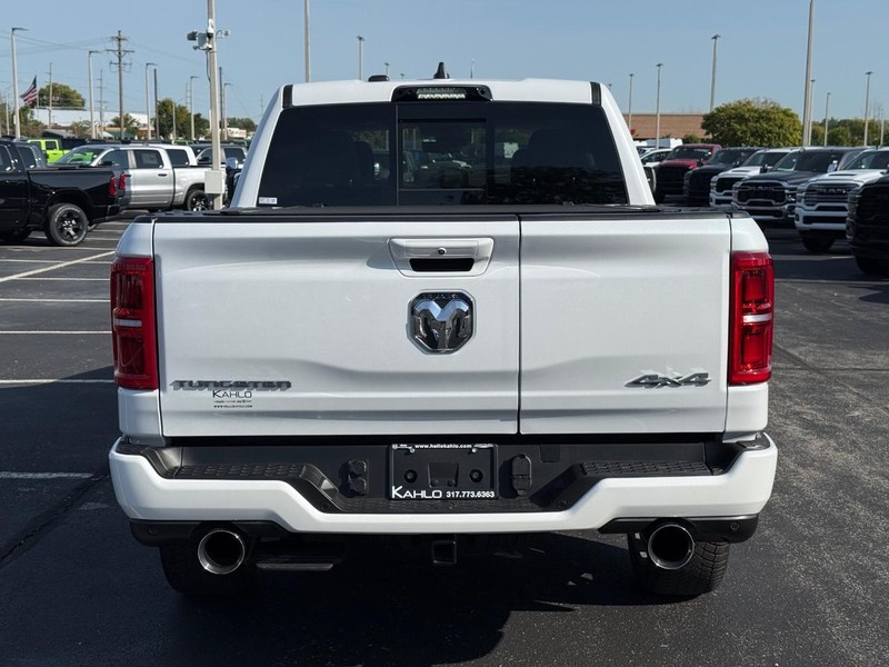 Ram 1500 Vehicle Full-screen Gallery Image 4