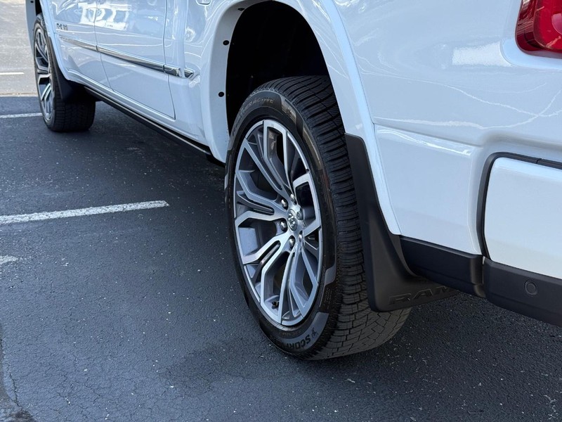 Ram 1500 Vehicle Full-screen Gallery Image 6