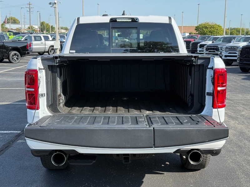 Ram 1500 Vehicle Full-screen Gallery Image 7