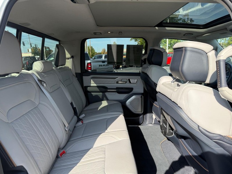 Ram 1500 Vehicle Full-screen Gallery Image 10